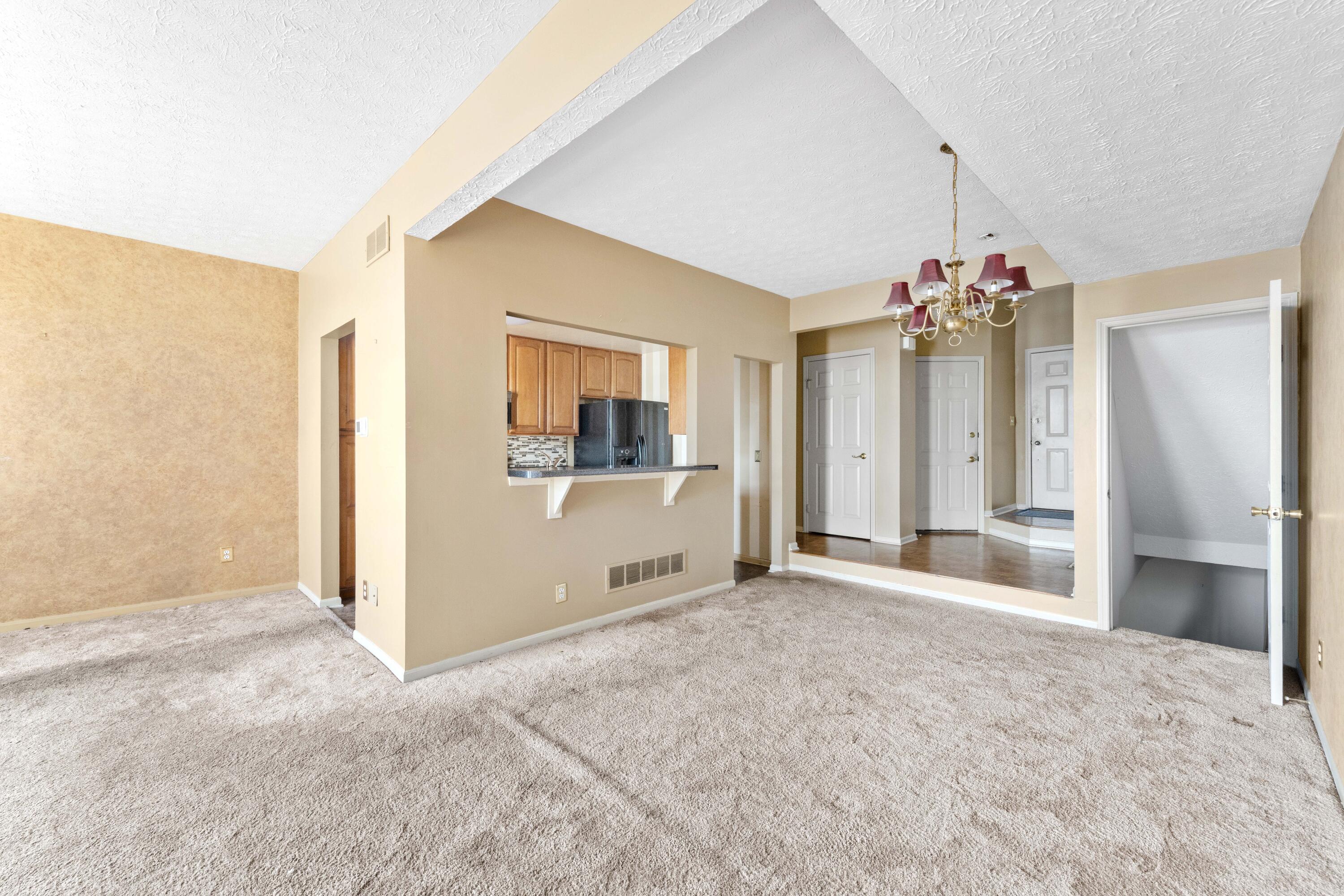 1002 Hackney Court Property Photo 6