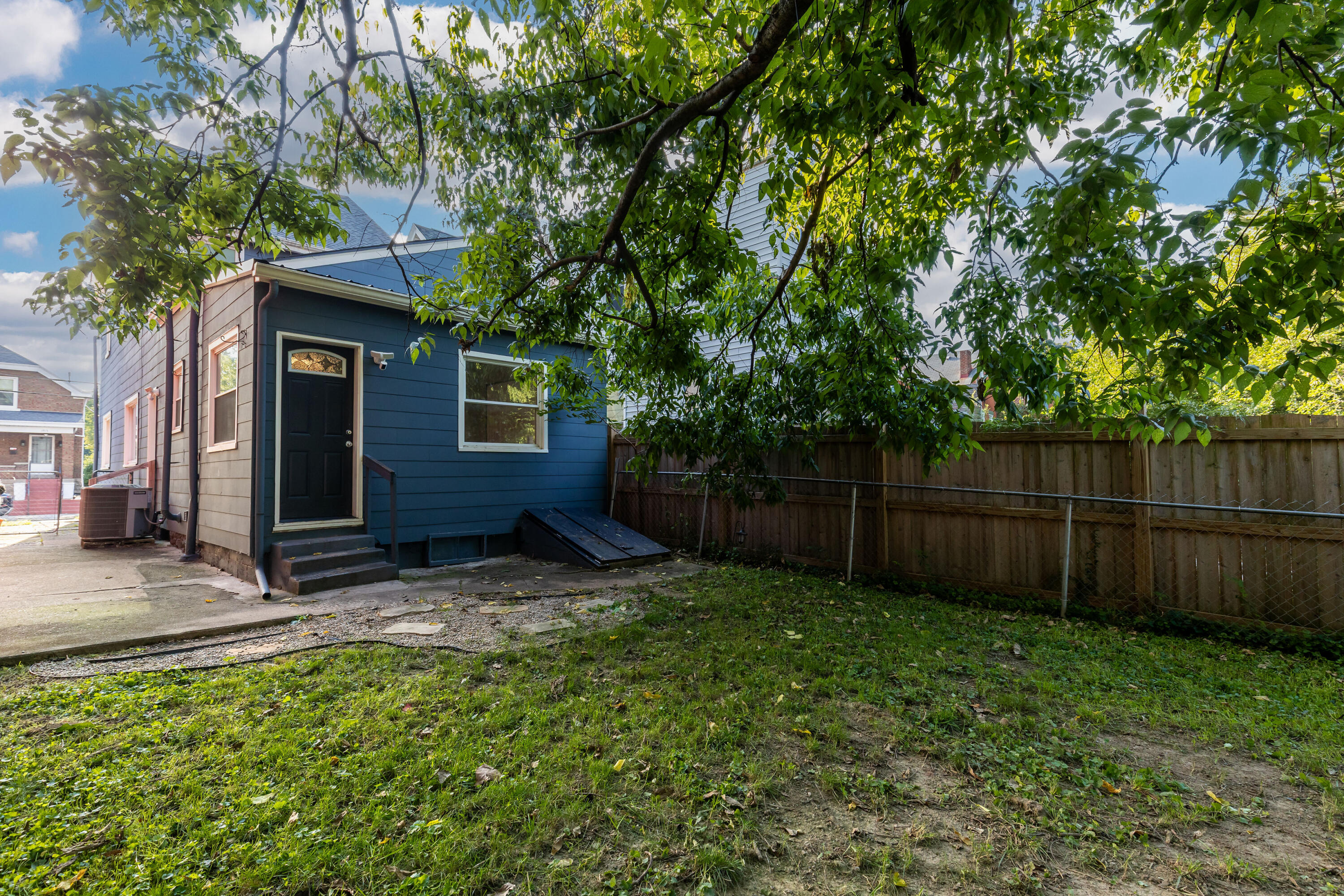 1914 Garrard Street Property Photo 24