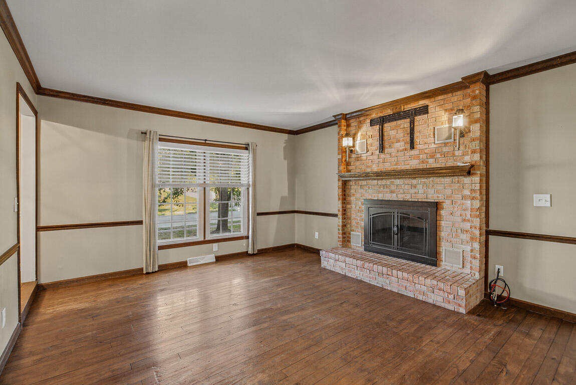 566 Kinsella Drive Property Photo 9