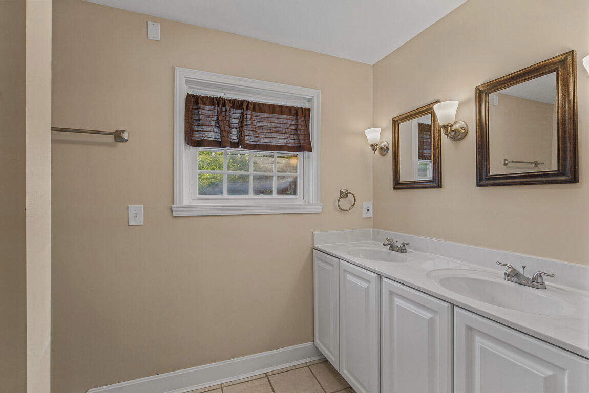 566 Kinsella Drive Property Photo 10