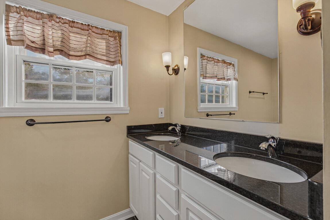 566 Kinsella Drive Property Photo 12