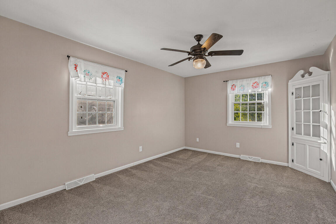566 Kinsella Drive Property Photo 16