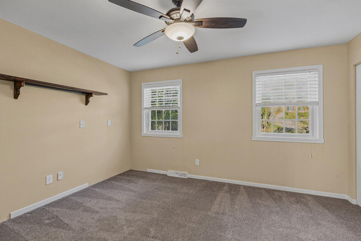 566 Kinsella Drive Property Photo 17