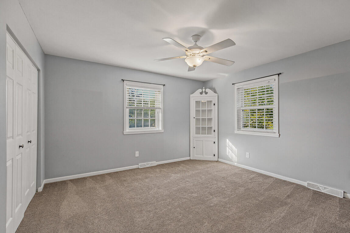 566 Kinsella Drive Property Photo 18