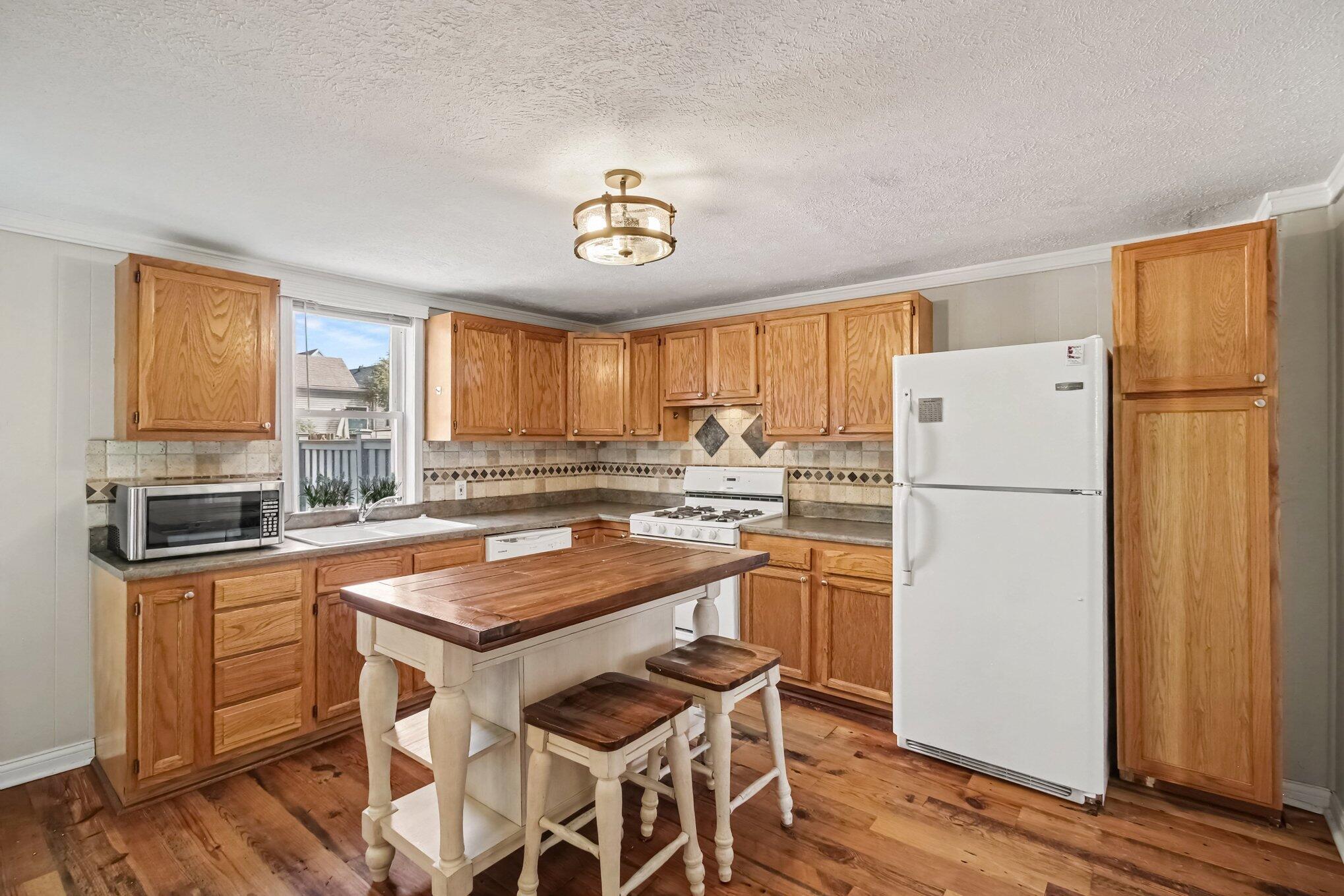 119 Ward Avenue Property Photo 8