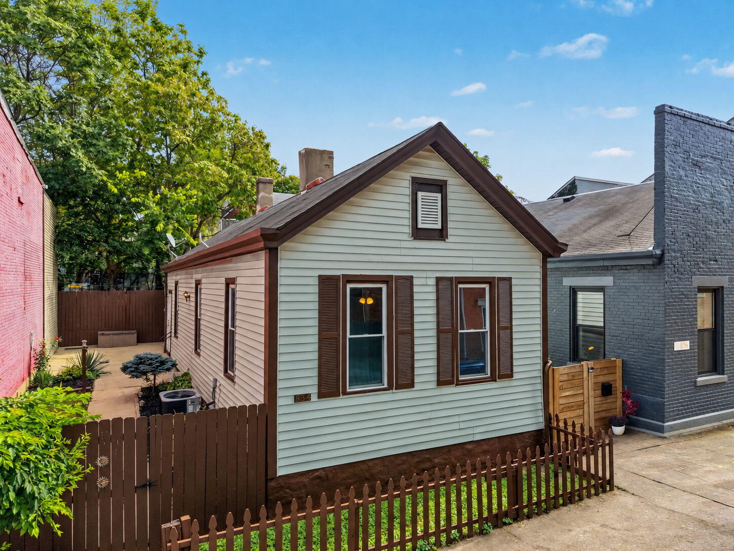 834 Perry Street Property Photo 1