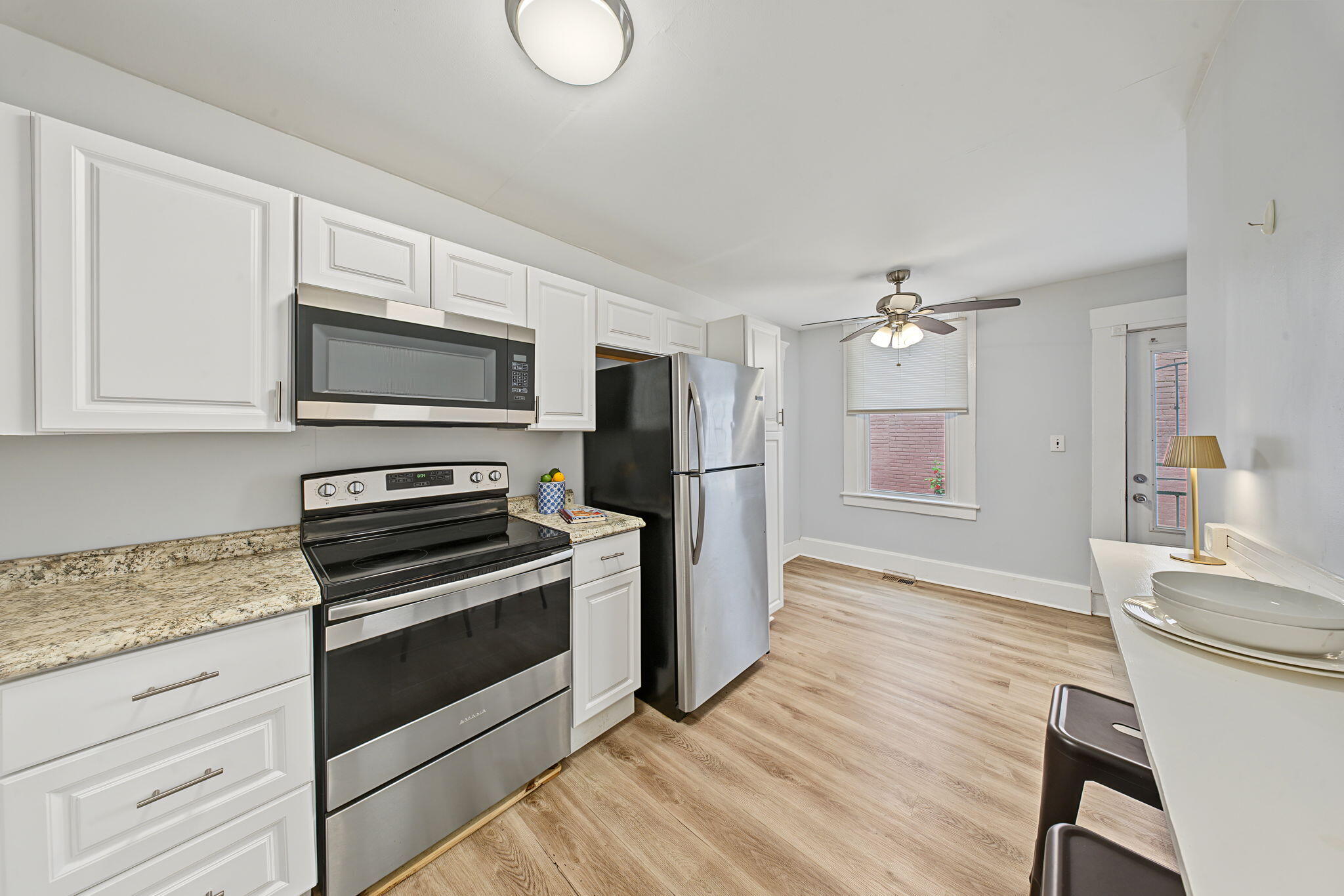 834 Perry Street Property Photo 7
