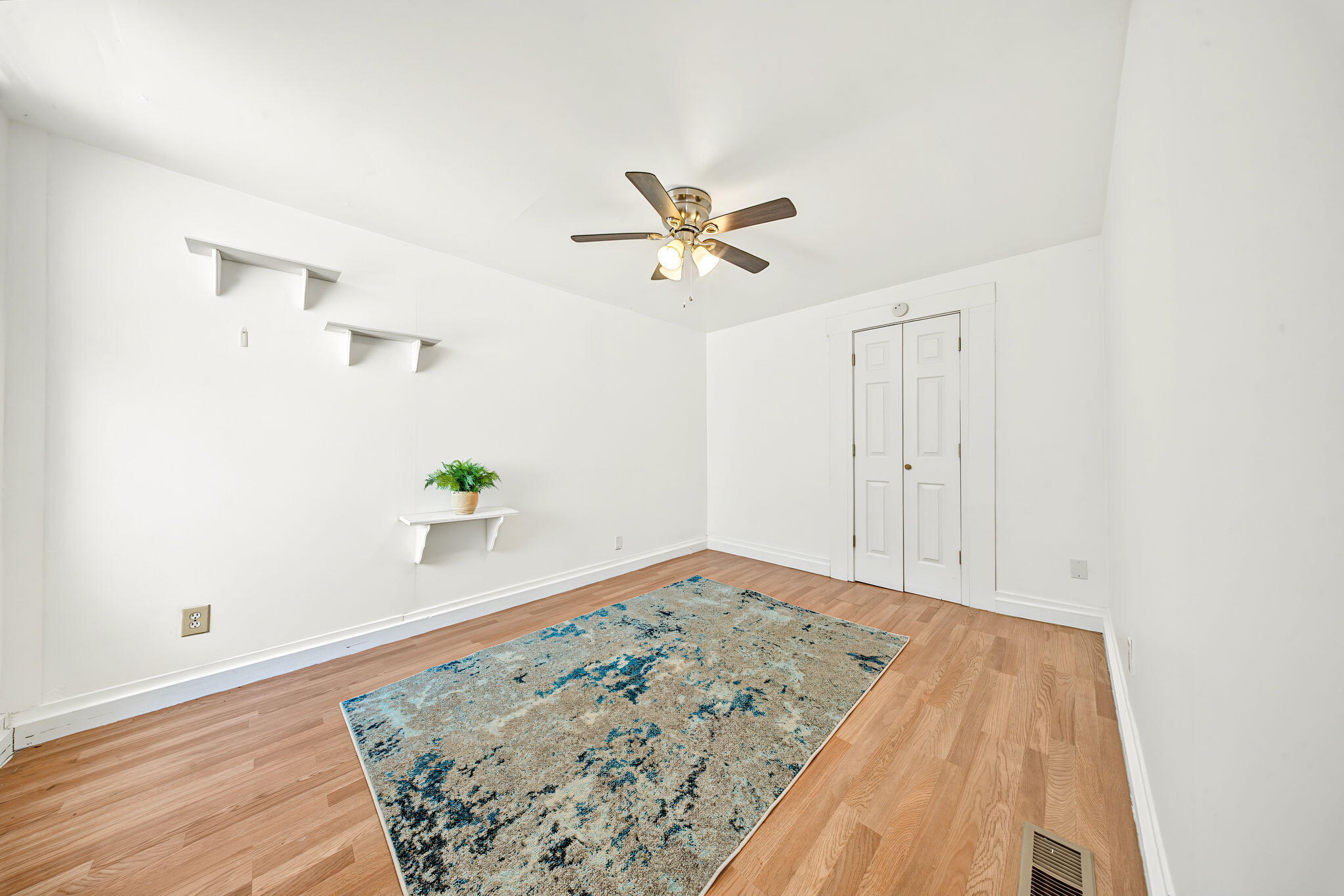 834 Perry Street Property Photo 11