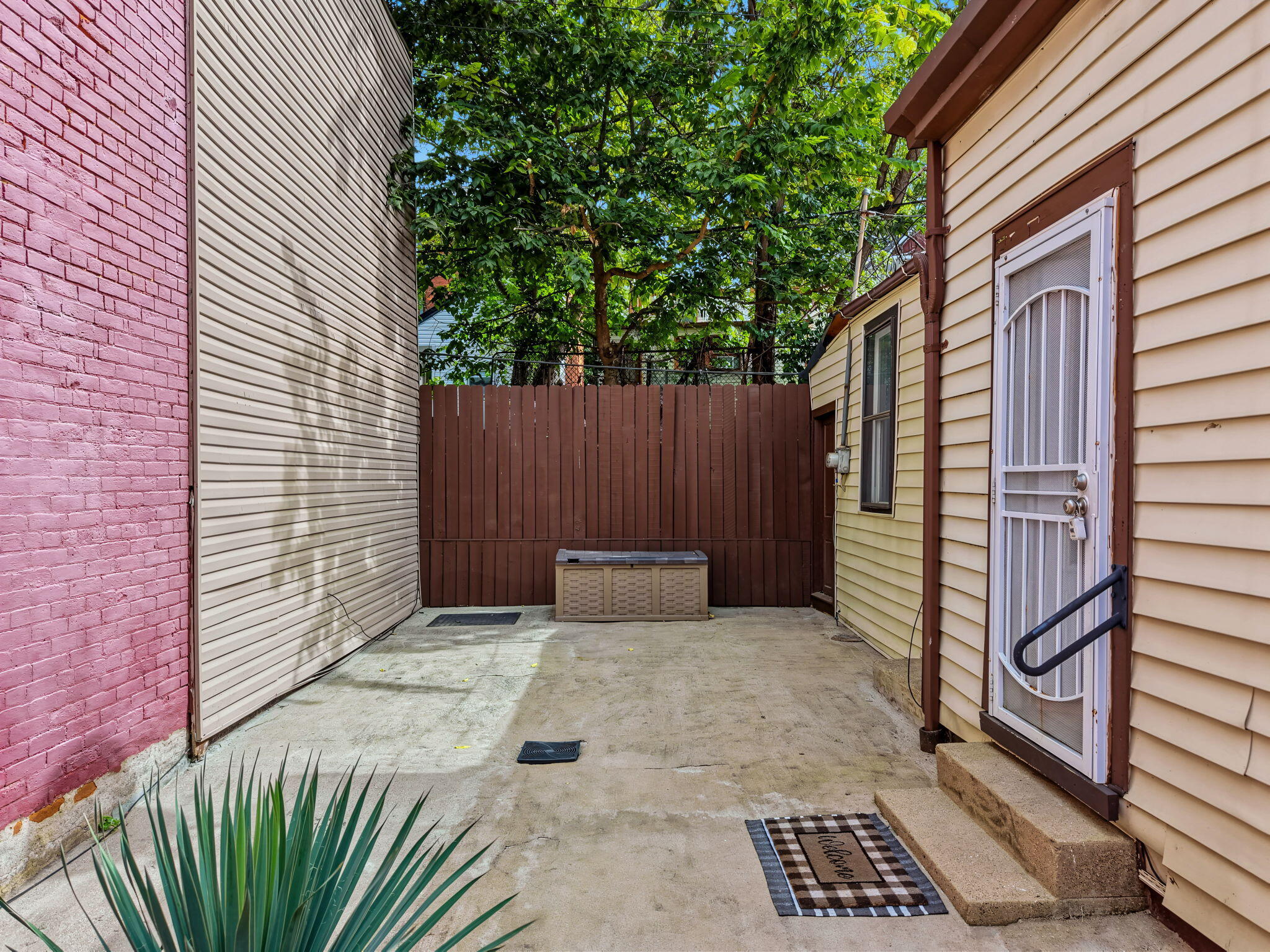 834 Perry Street Property Photo 24
