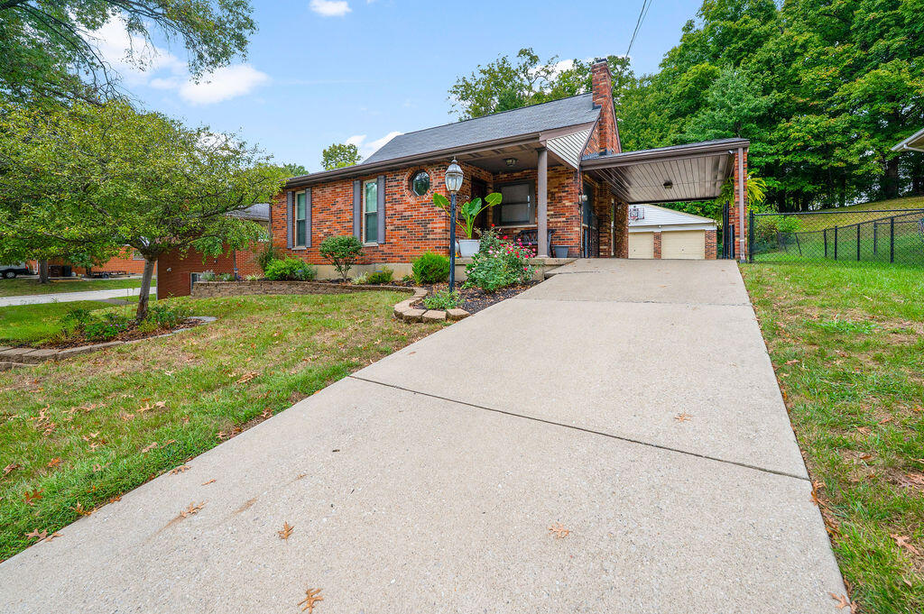 552 Perimeter Drive Property Photo 1