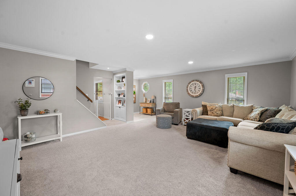 552 Perimeter Drive Property Photo 5