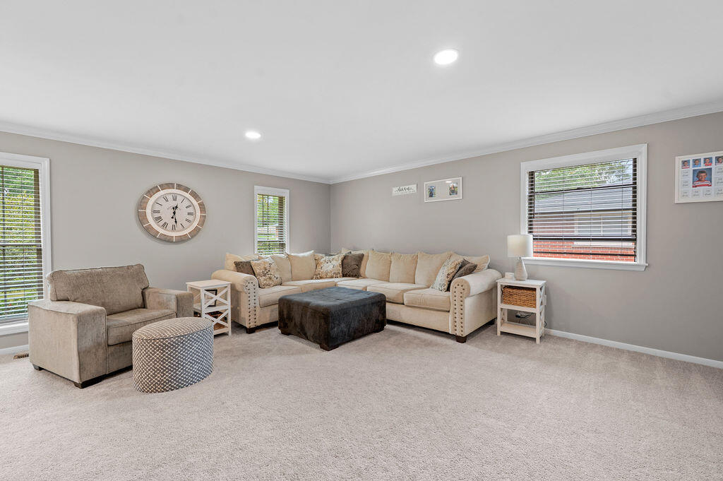 552 Perimeter Drive Property Photo 6