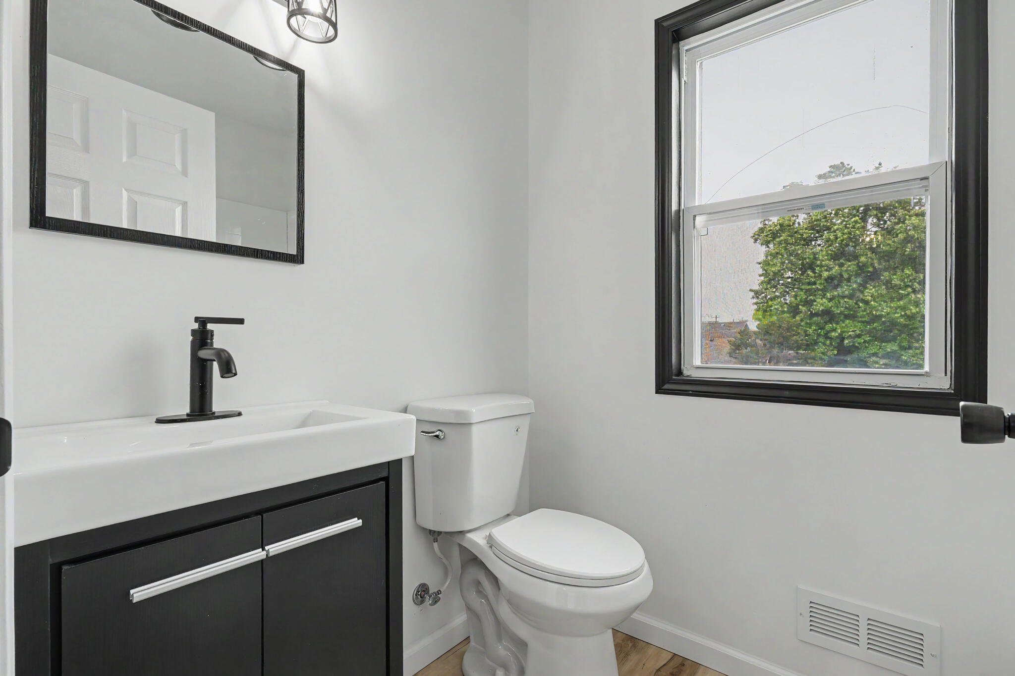 3606 Caroline Street Property Photo 24