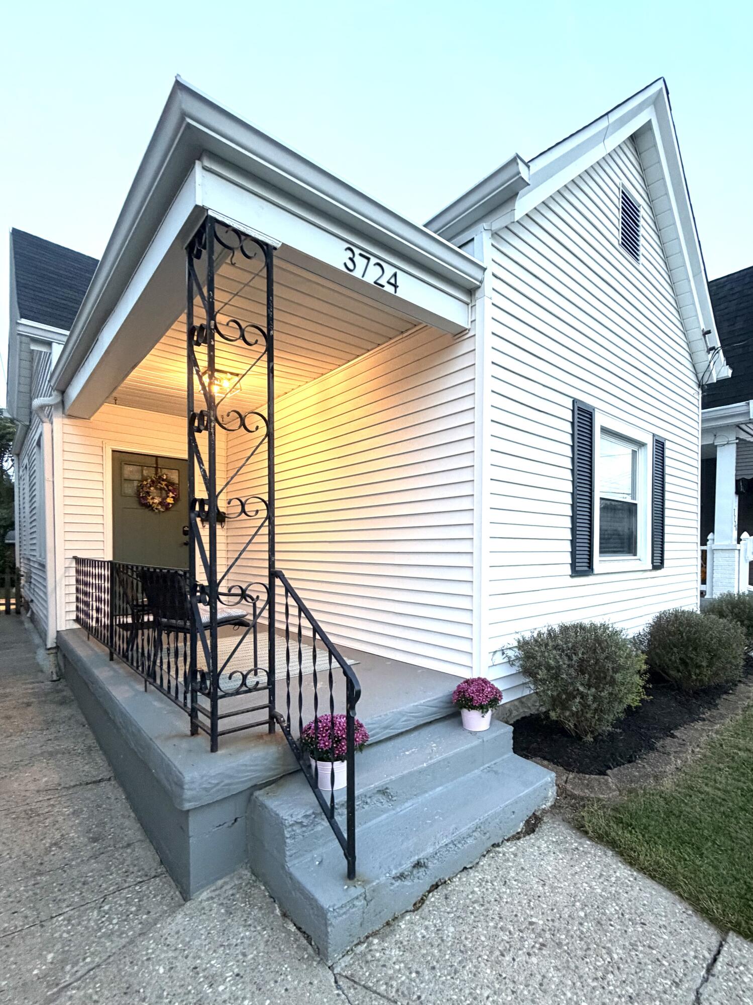 3724 Huntington Avenue Property Photo 2