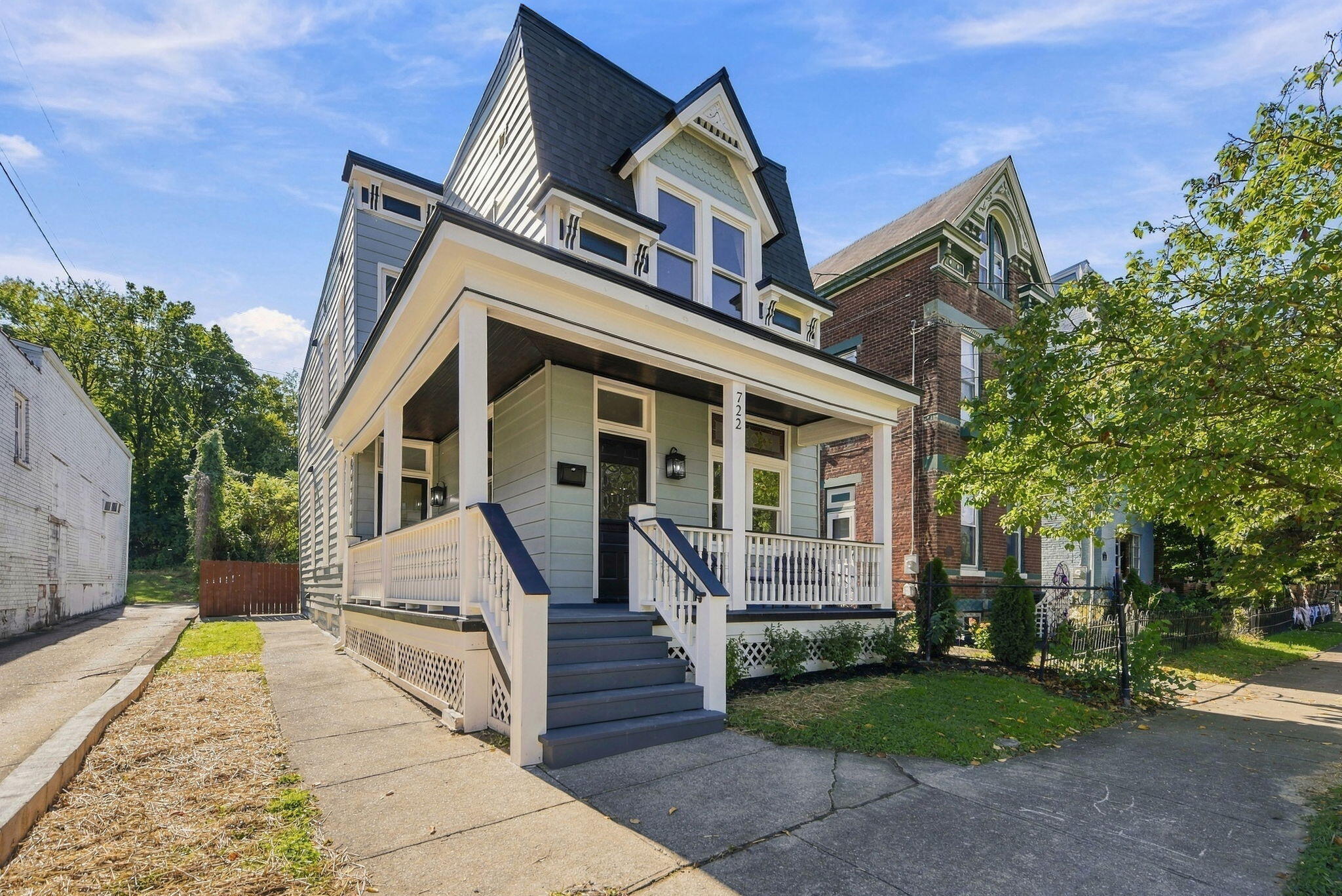722 E 9th Street Property Photo 1