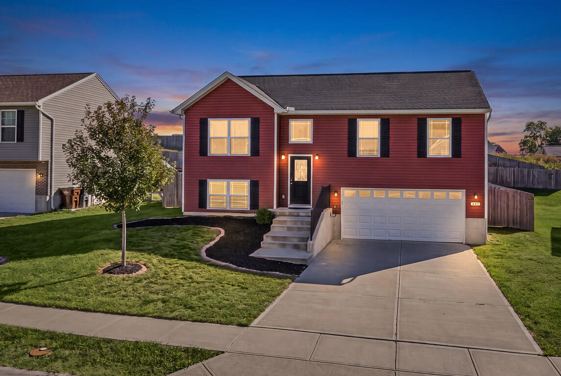 613 Summer Pointe Drive Property Photo 1