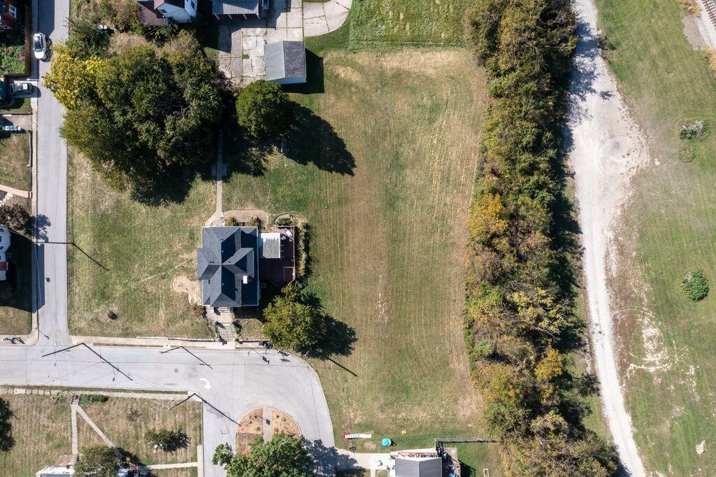 100 Summit Drive Property Photo 8
