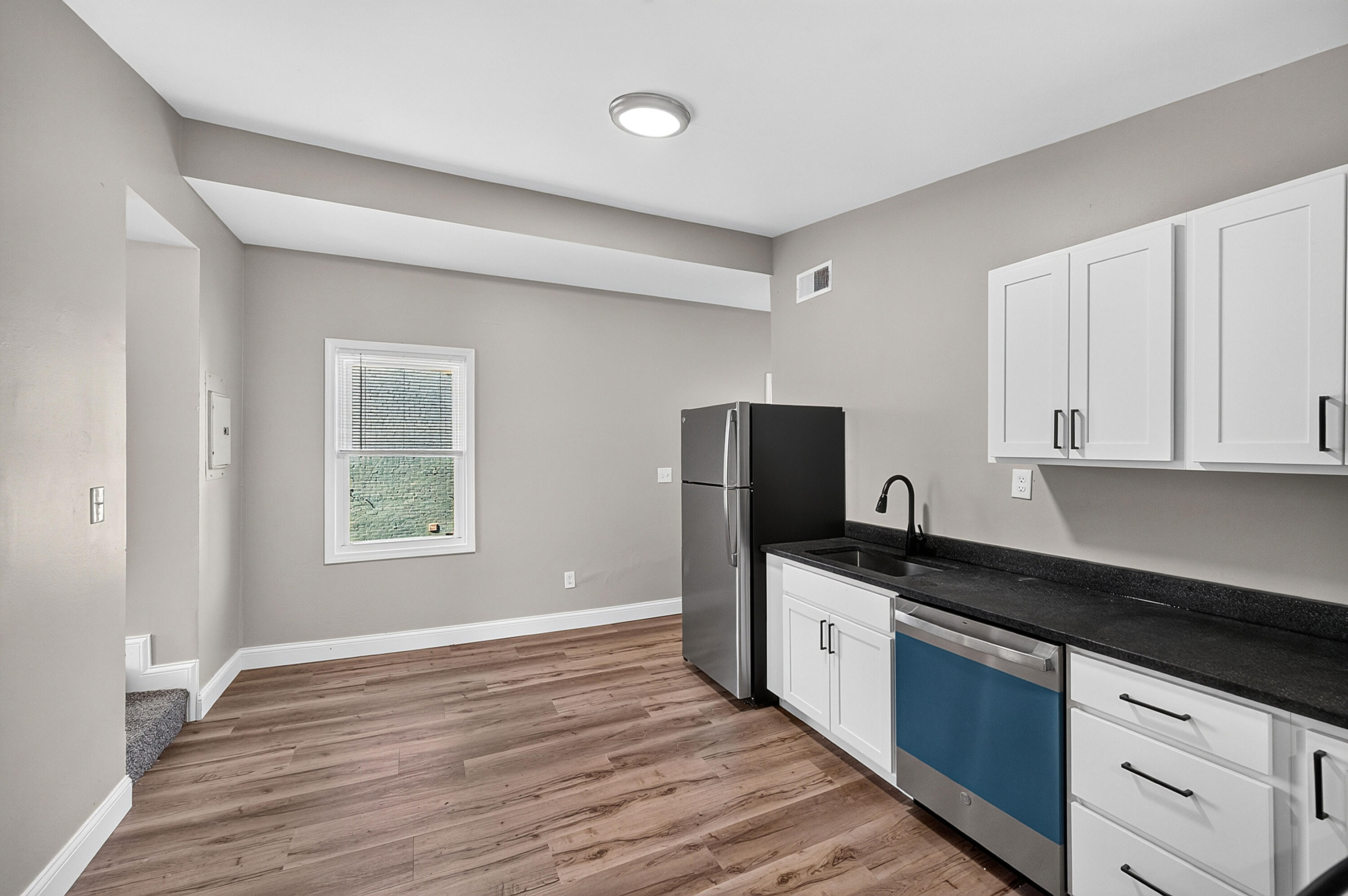 224 E Robbins Street Property Photo 8
