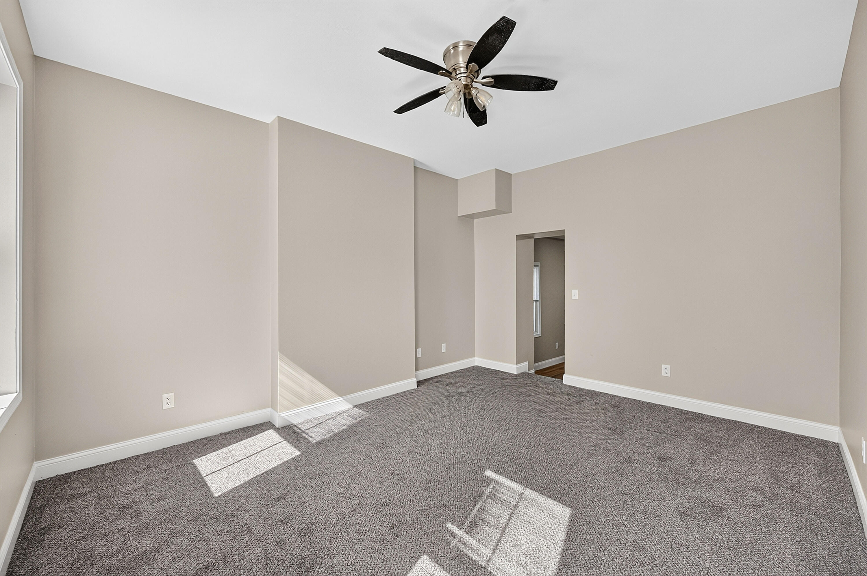 224 E Robbins Street Property Photo 16