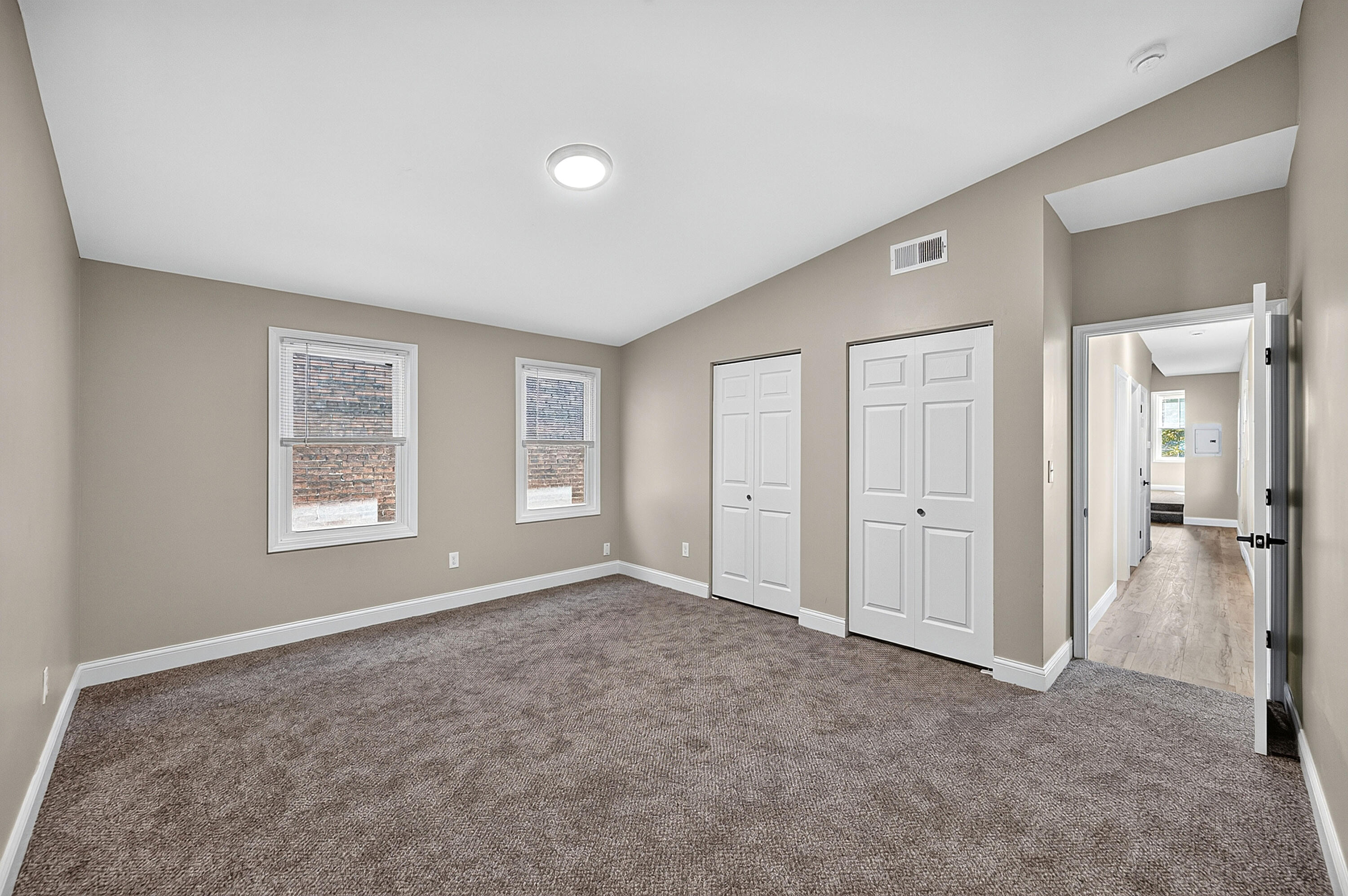 224 E Robbins Street Property Photo 27