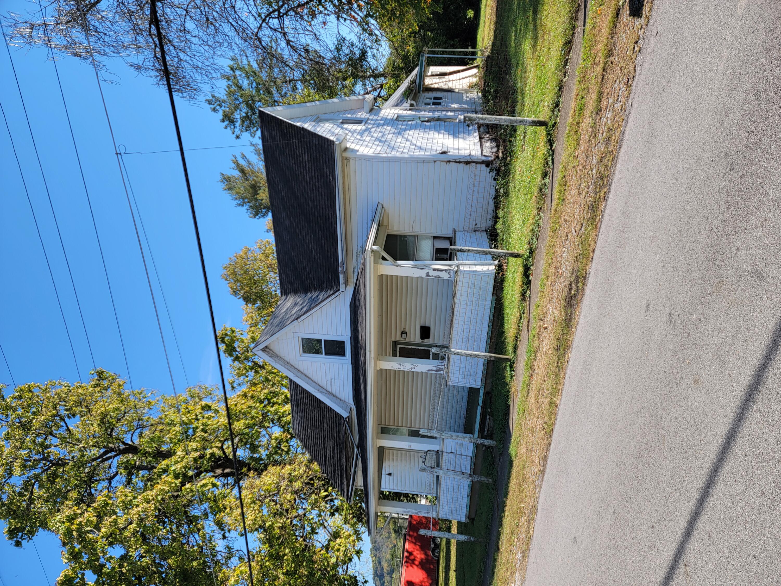 608 E 2nd Street Property Photo 1