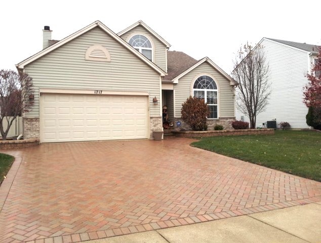 1717 Whispering Oaks Drive Property Photo 1