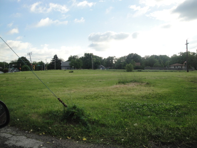1607 Maple Road Property Photo 2