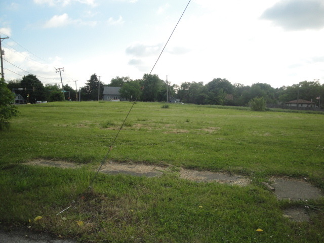 1607 Maple Road Property Photo 3