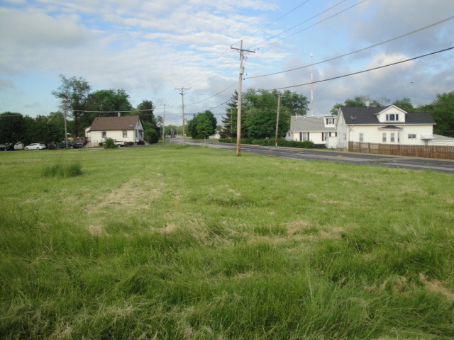 1607 Maple Road Property Photo 6