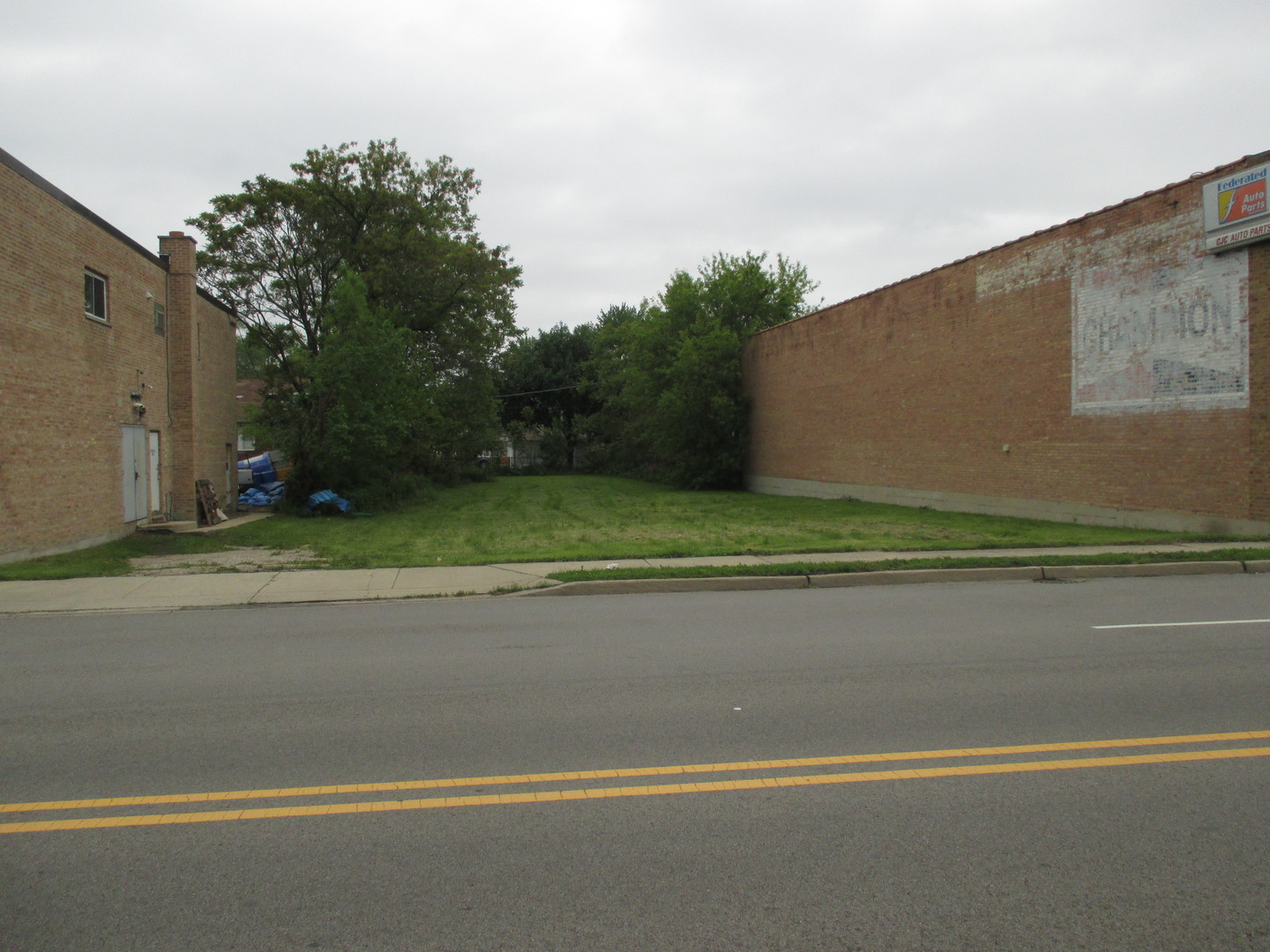 736 E St Charles Road Property Photo 2