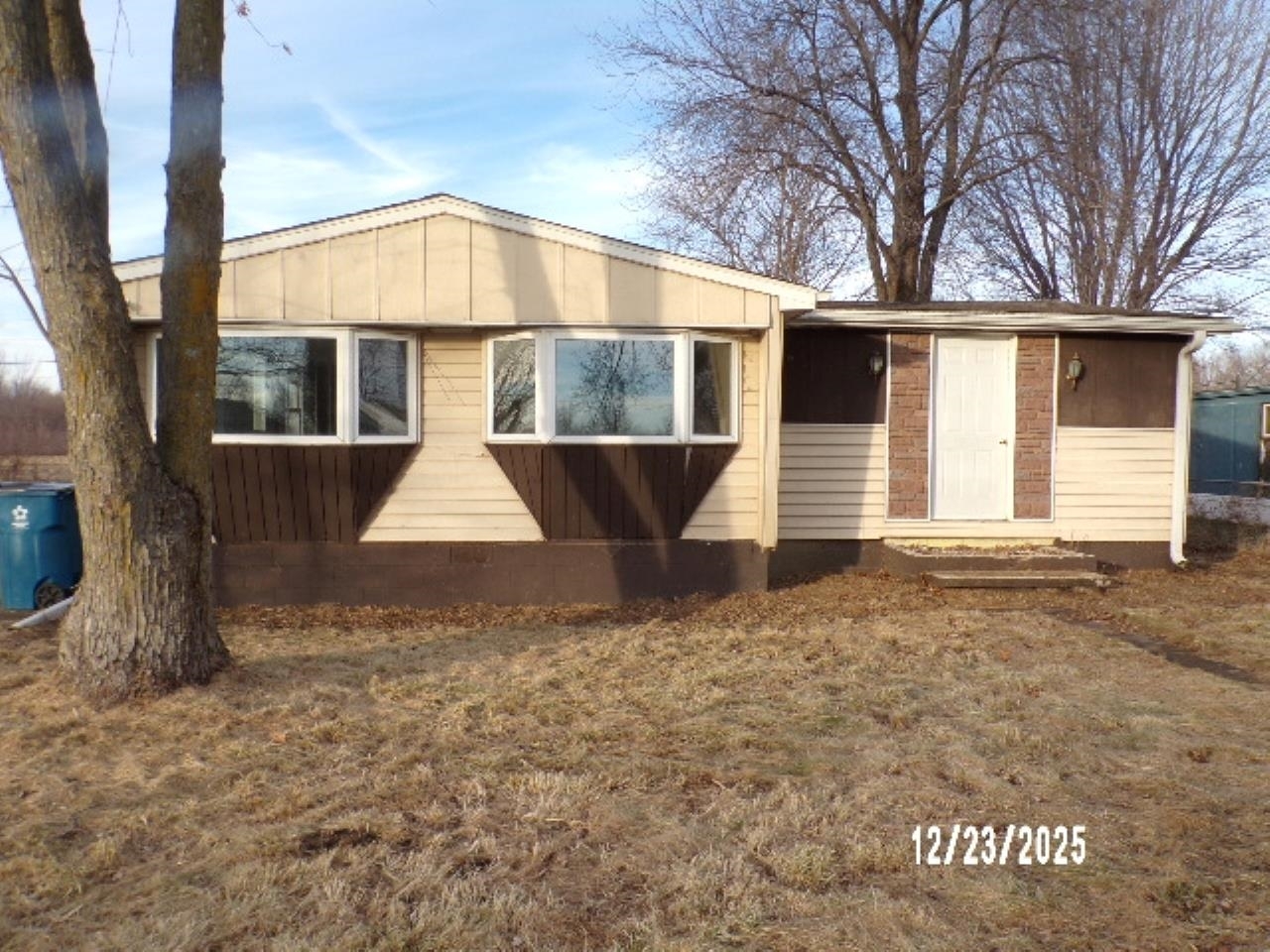 16713 10th Avenue Property Photo 1