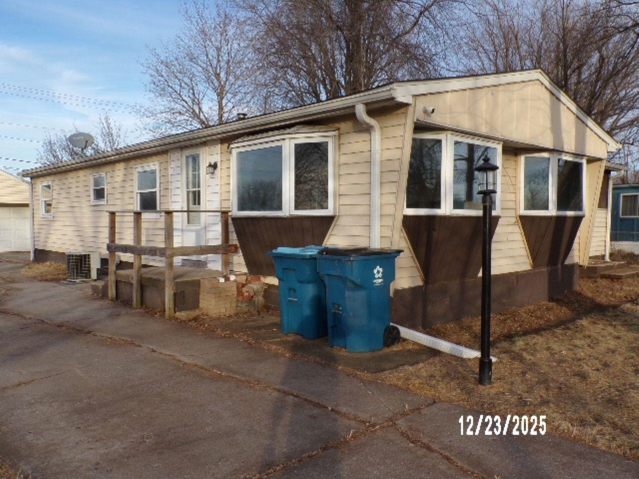 16713 10th Avenue Property Photo 2