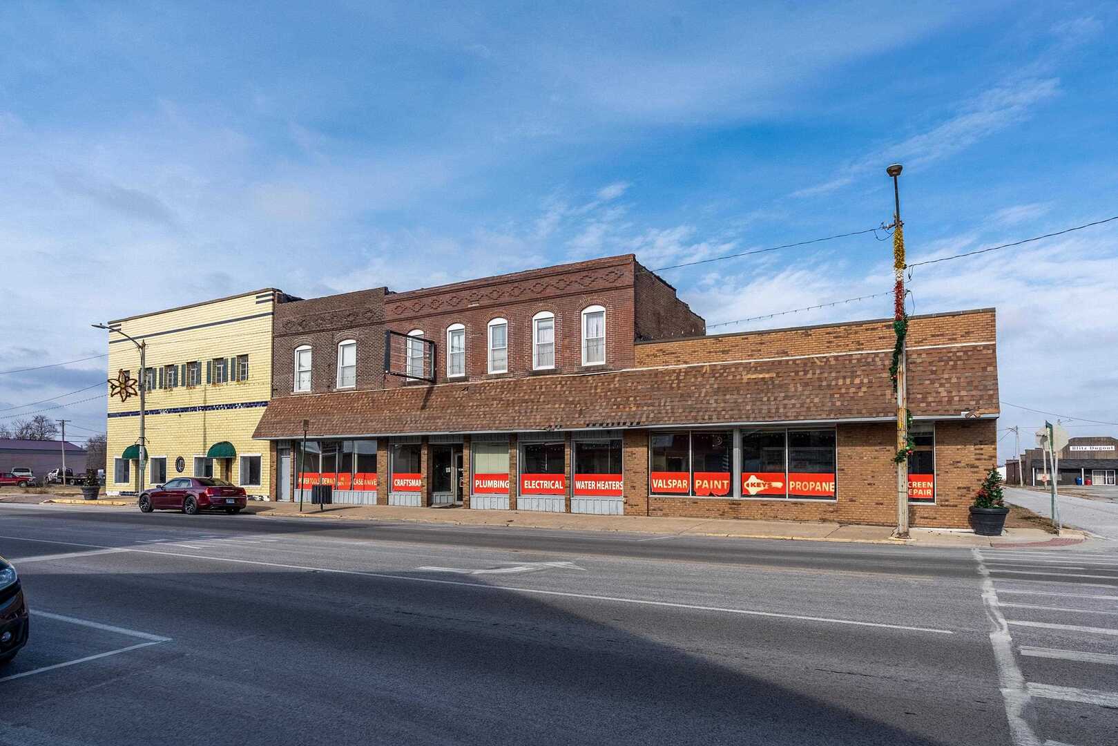 111 W Main Street Property Photo 2