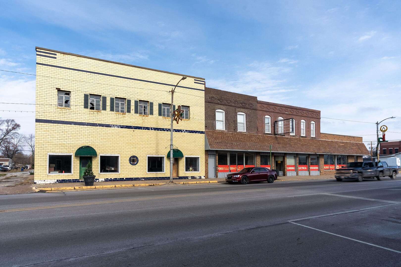 111 W Main Street Property Photo 3