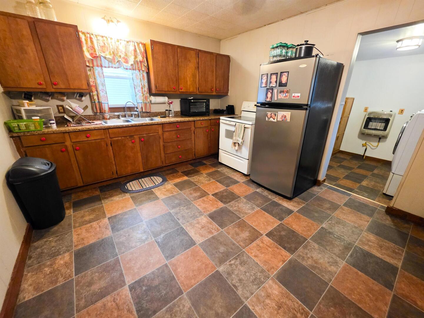 105 S Watkins Street Property Photo 11