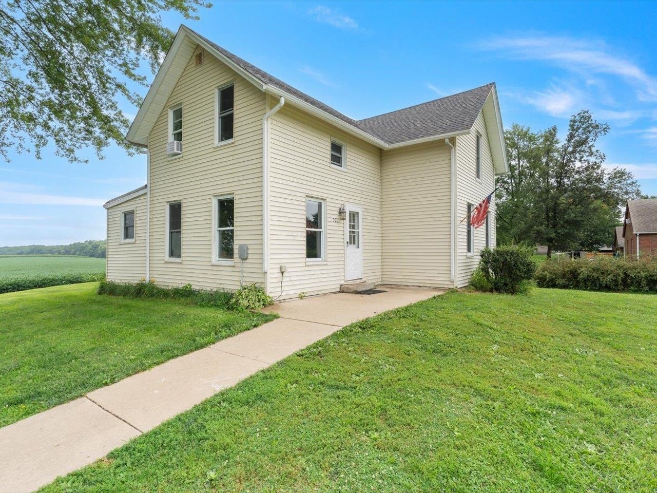 301 1st Street Property Photo 8