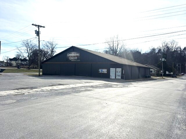 120 S Monroe Street Property Photo 1