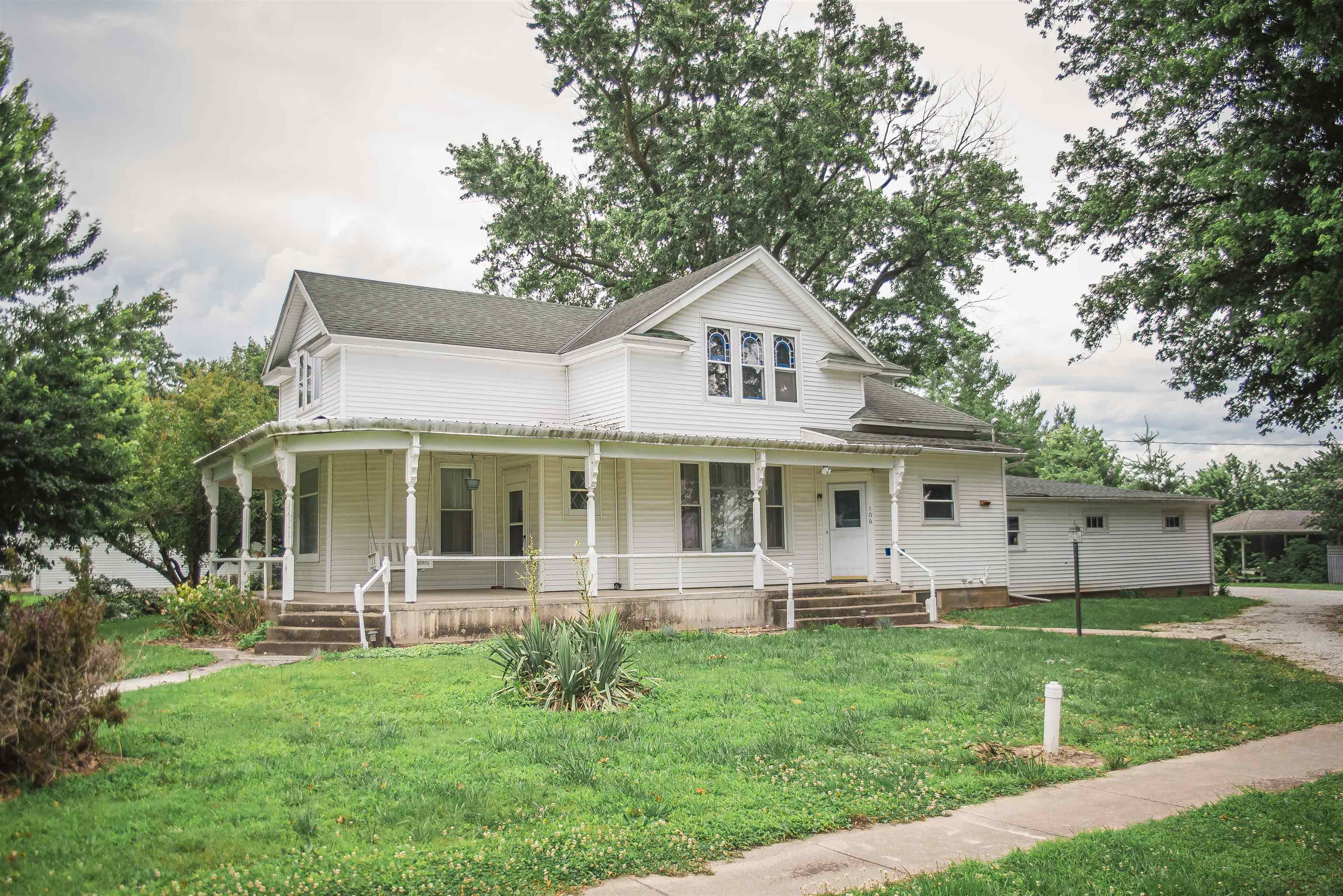 106 E Washington Street Property Photo 1