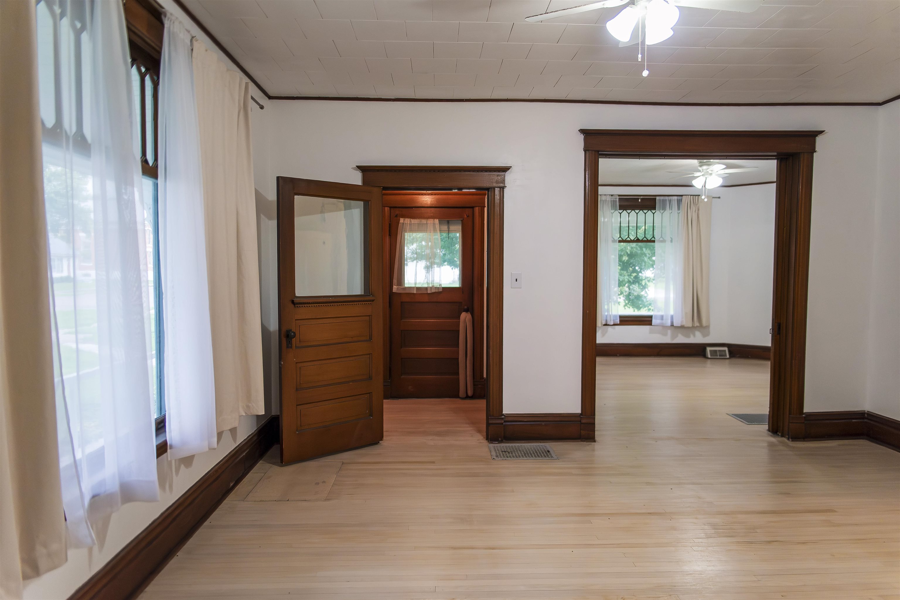 106 E Washington Street Property Photo 6