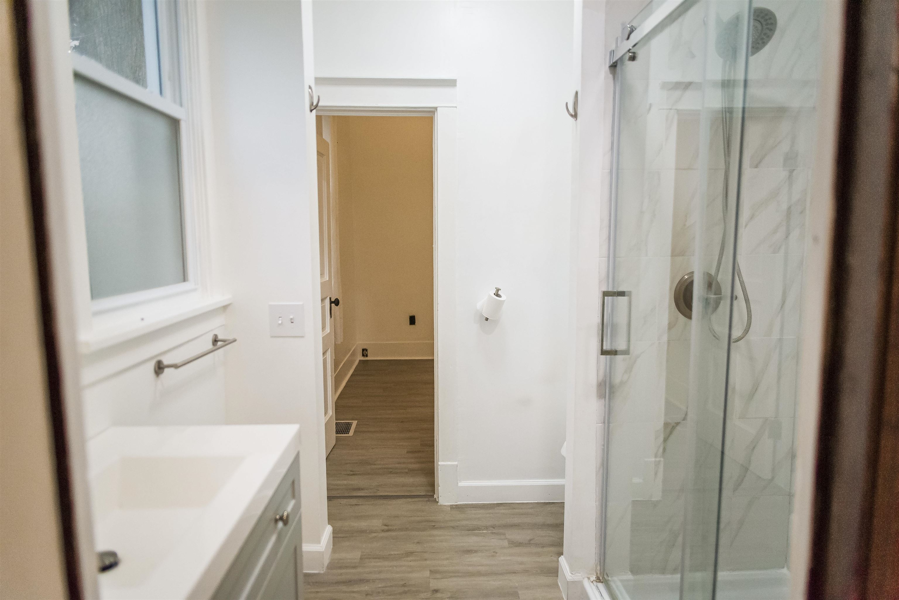 106 E Washington Street Property Photo 8