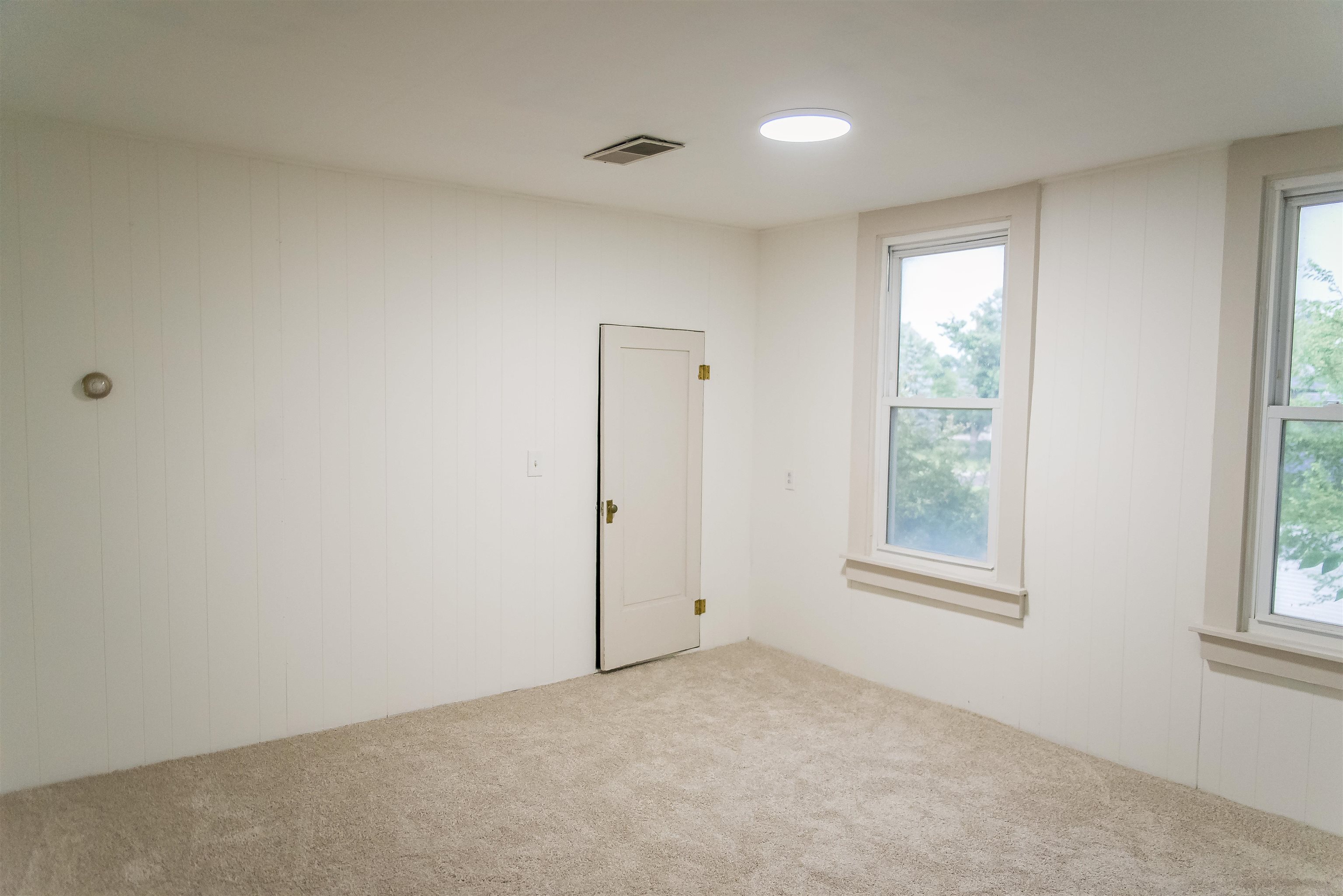 106 E Washington Street Property Photo 10