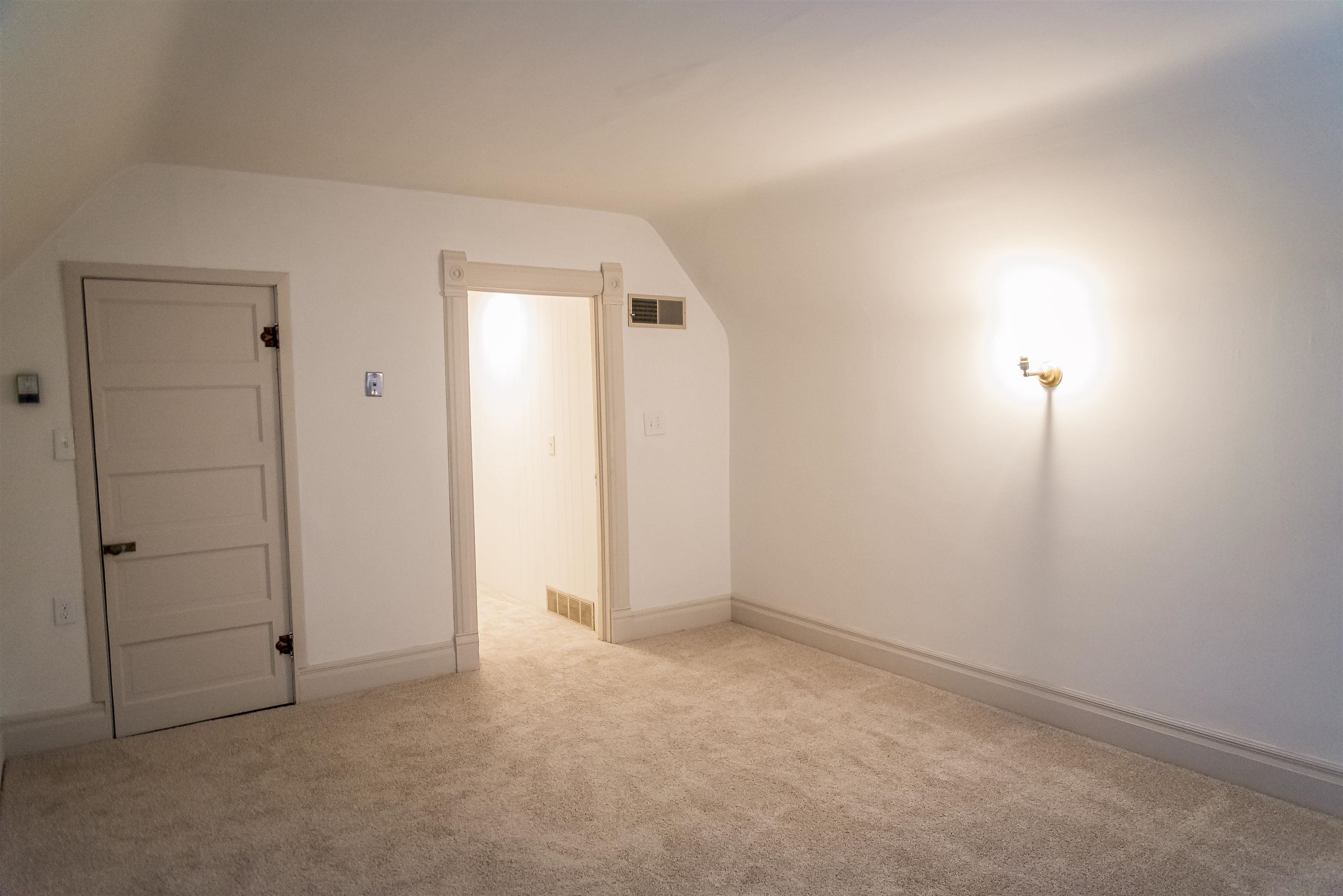 106 E Washington Street Property Photo 11