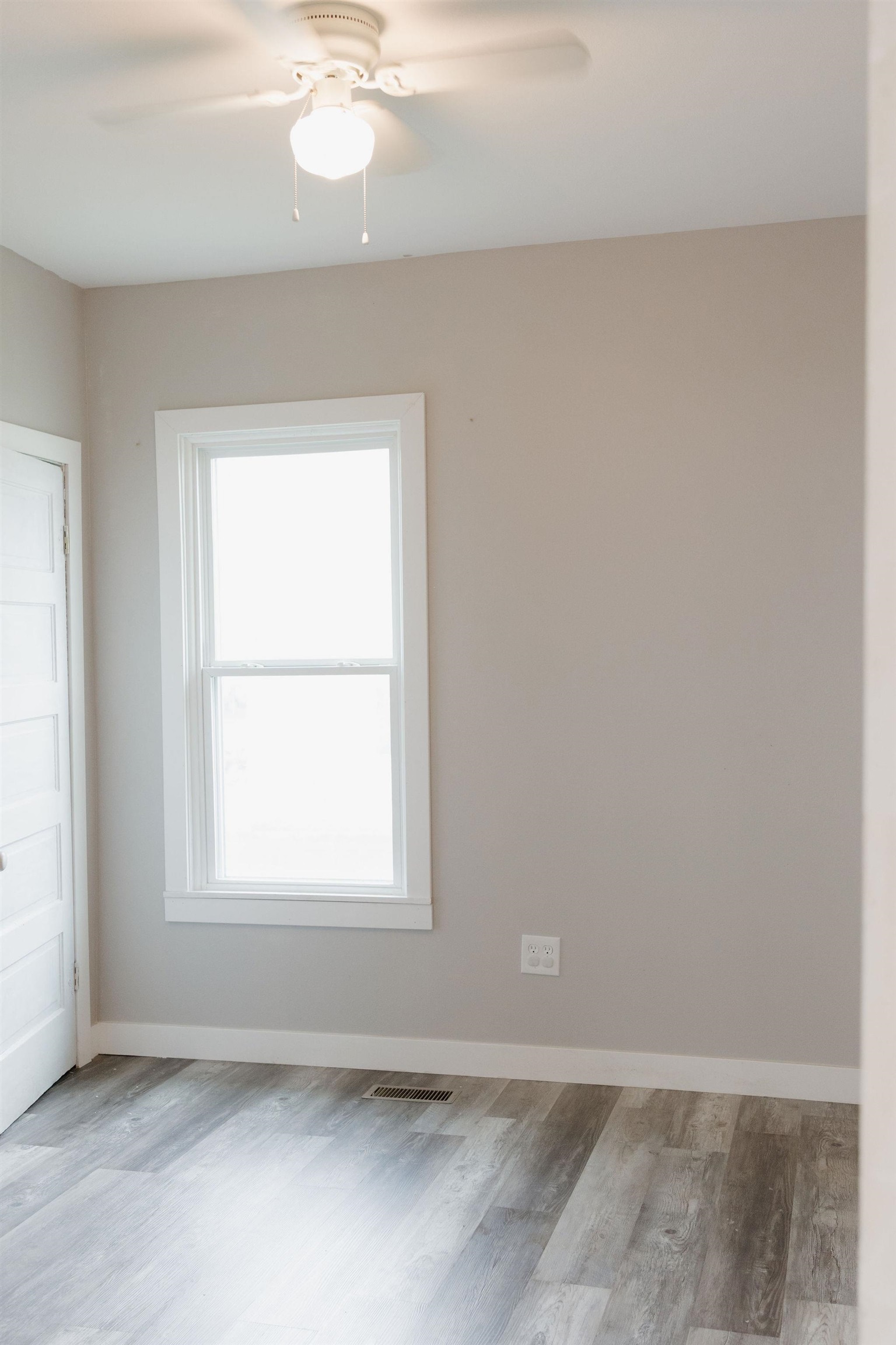 216 E South Street Property Photo 4