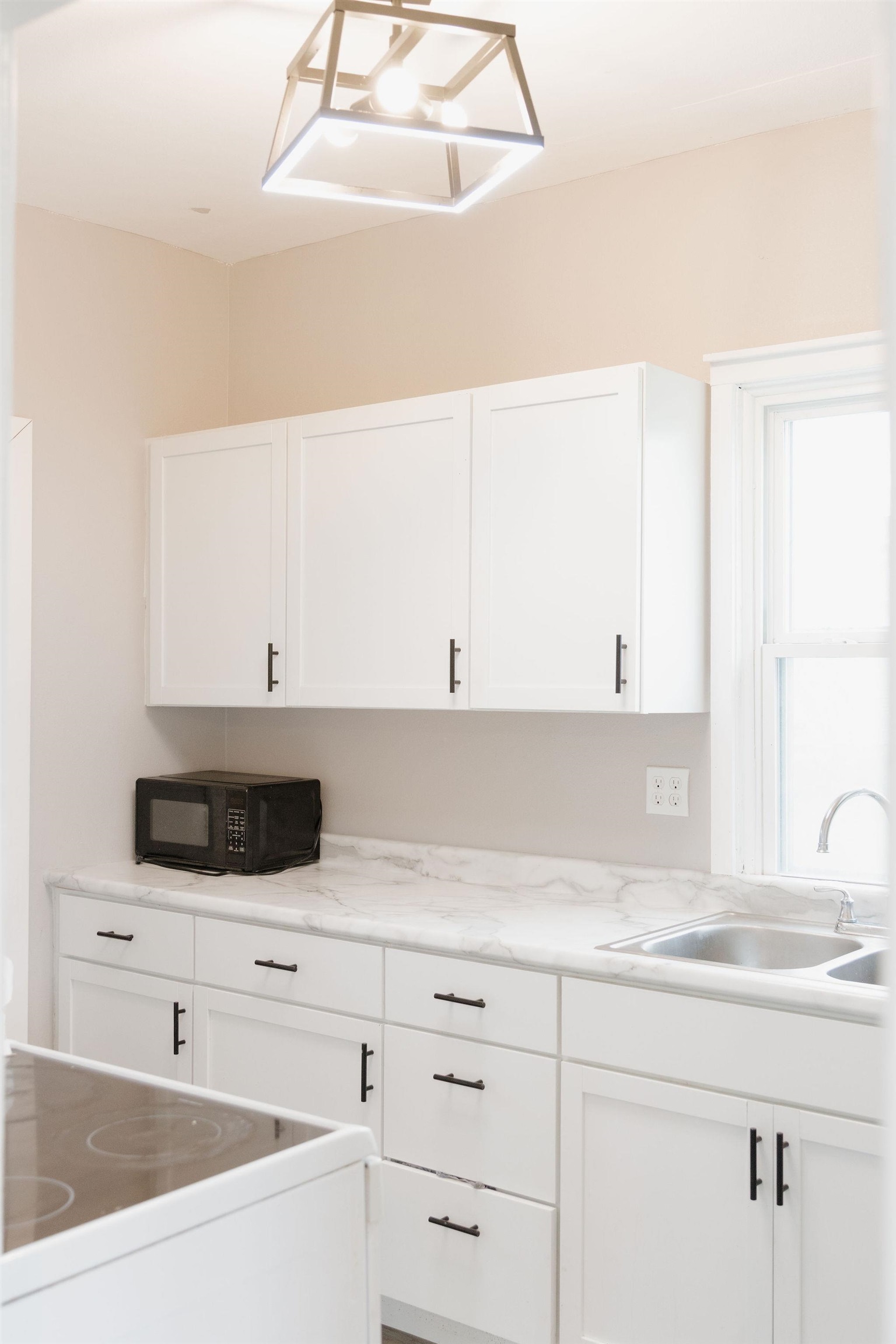 216 E South Street Property Photo 5