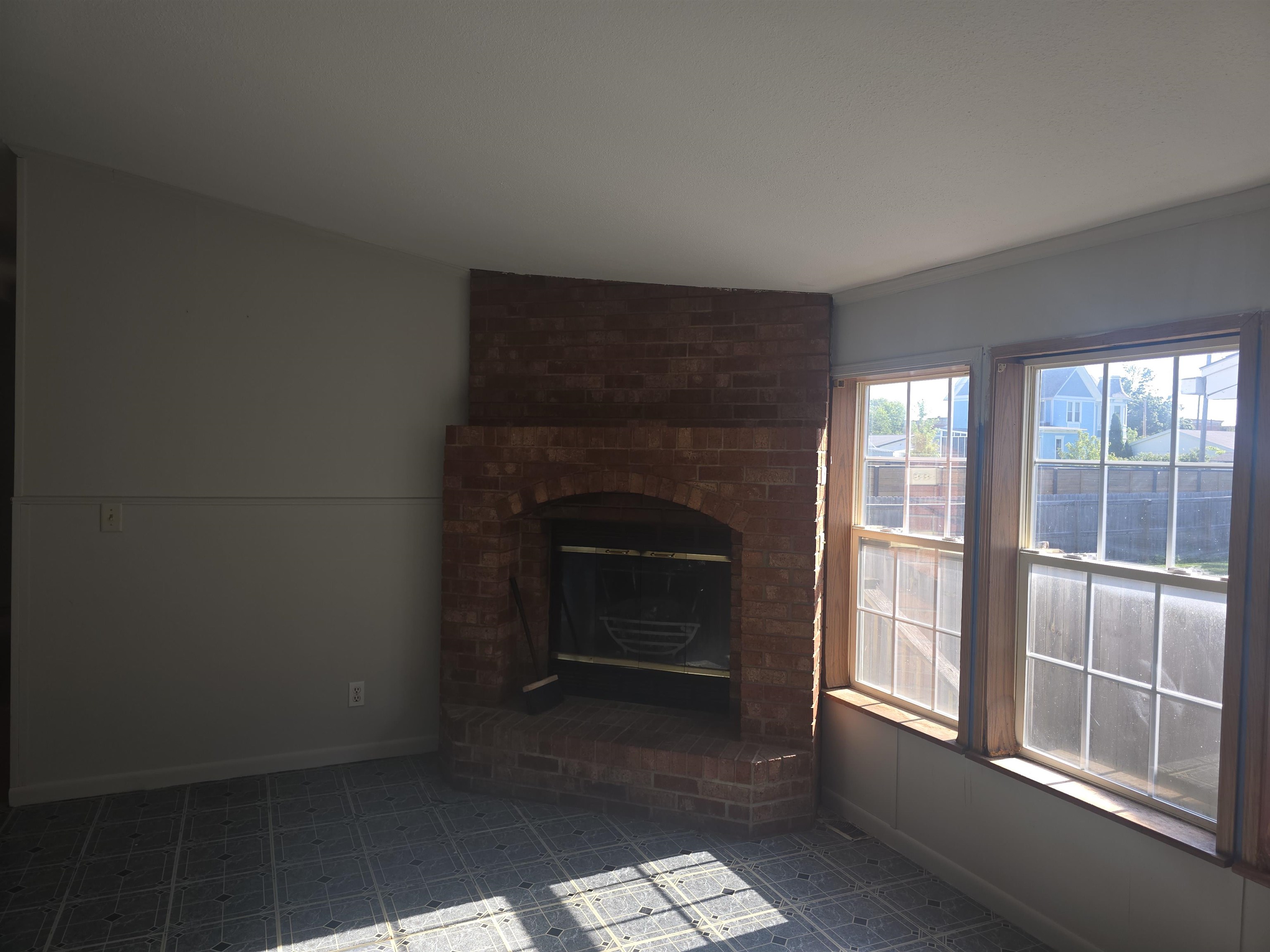 206 W 1st Avenue Property Photo 3