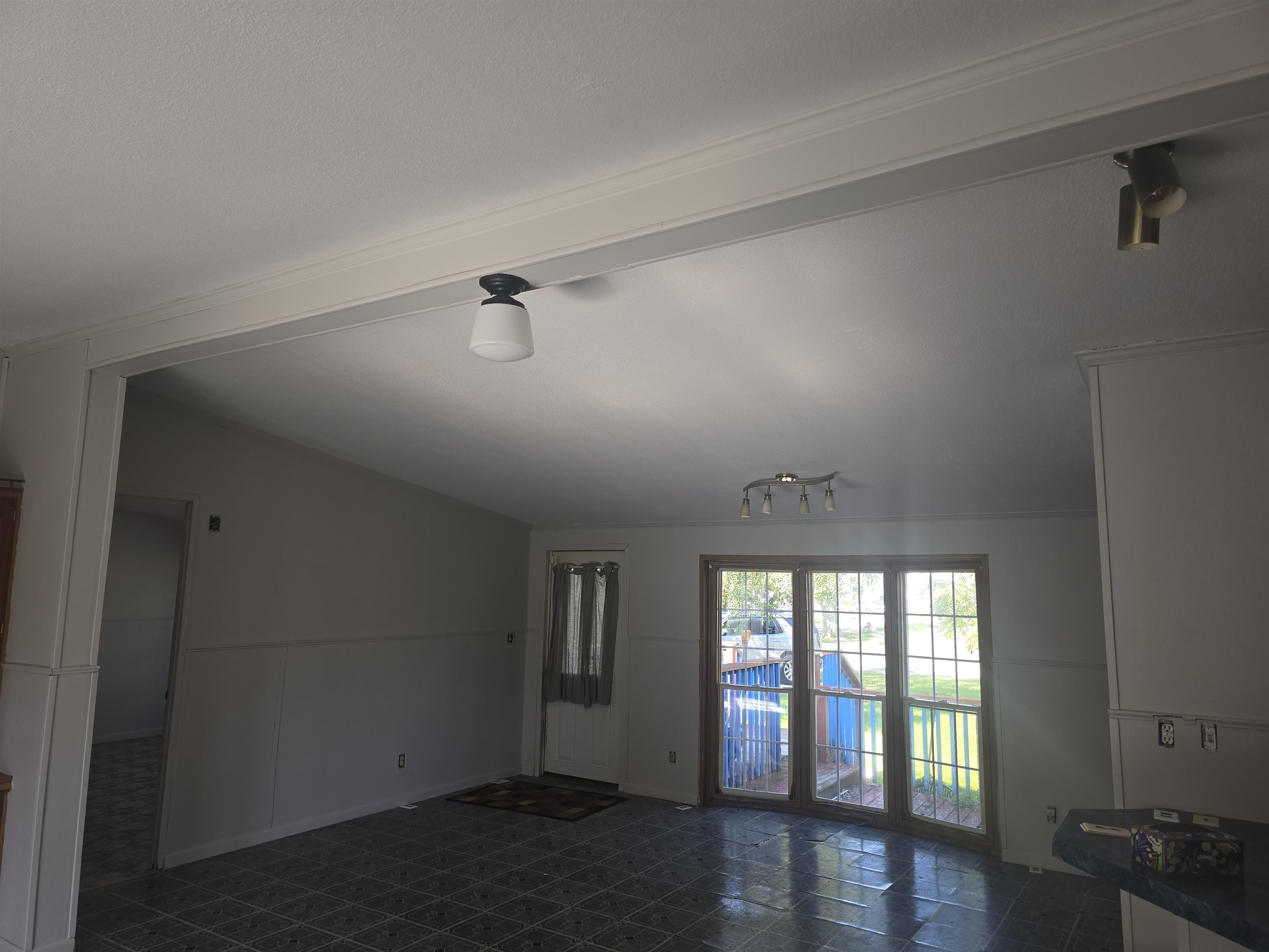 206 W 1st Avenue Property Photo 6