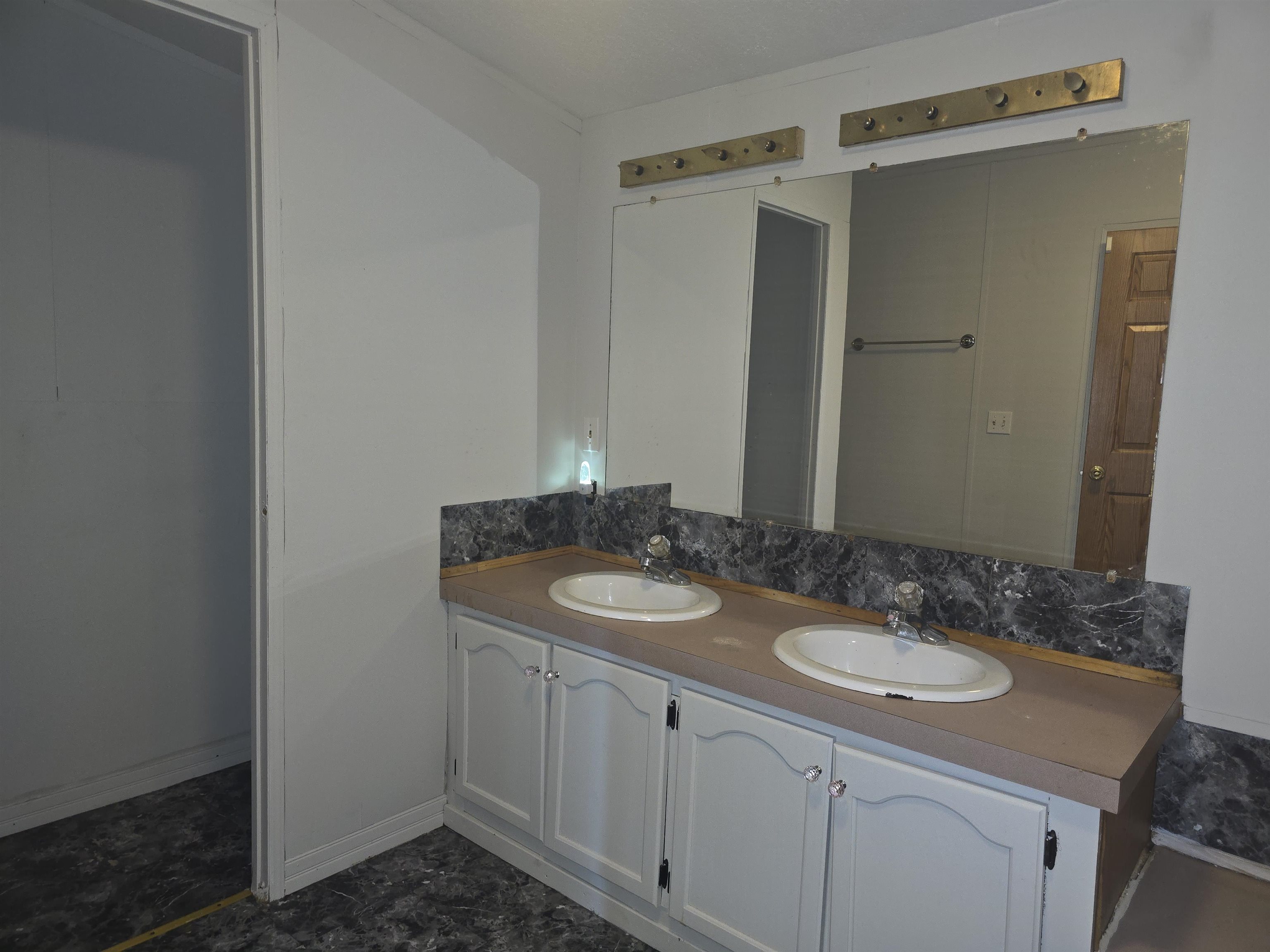 206 W 1st Avenue Property Photo 7