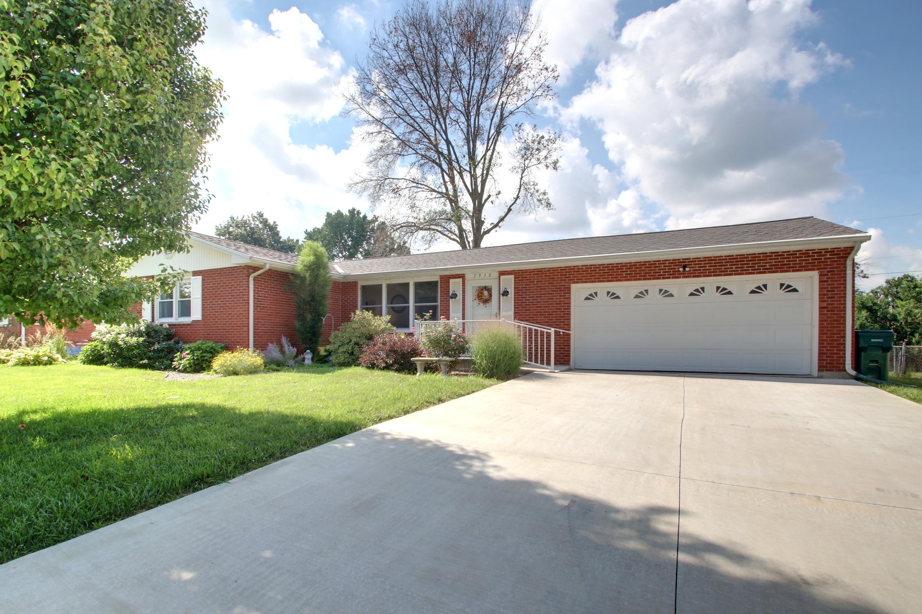3930 Pine Tree Road Property Photo 1