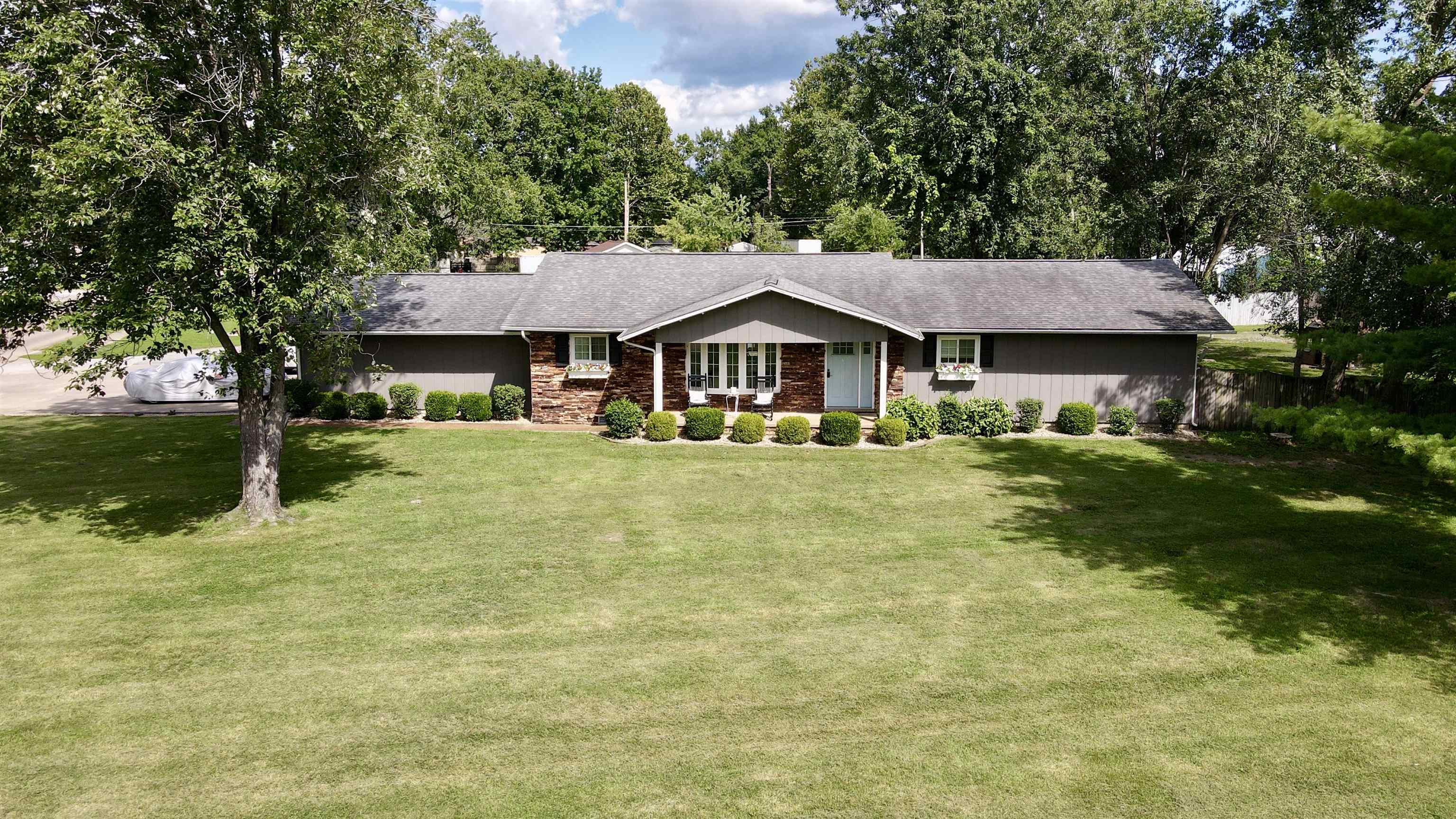 1402 E Cleveland Street Property Photo 3