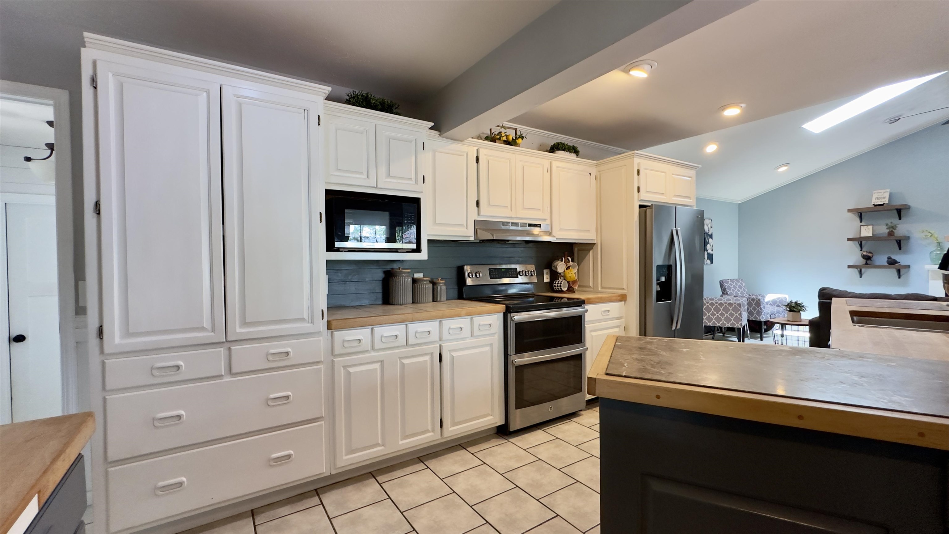 1402 E Cleveland Street Property Photo 6